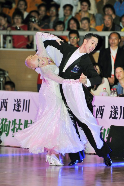 Emanuel and Tania dancing